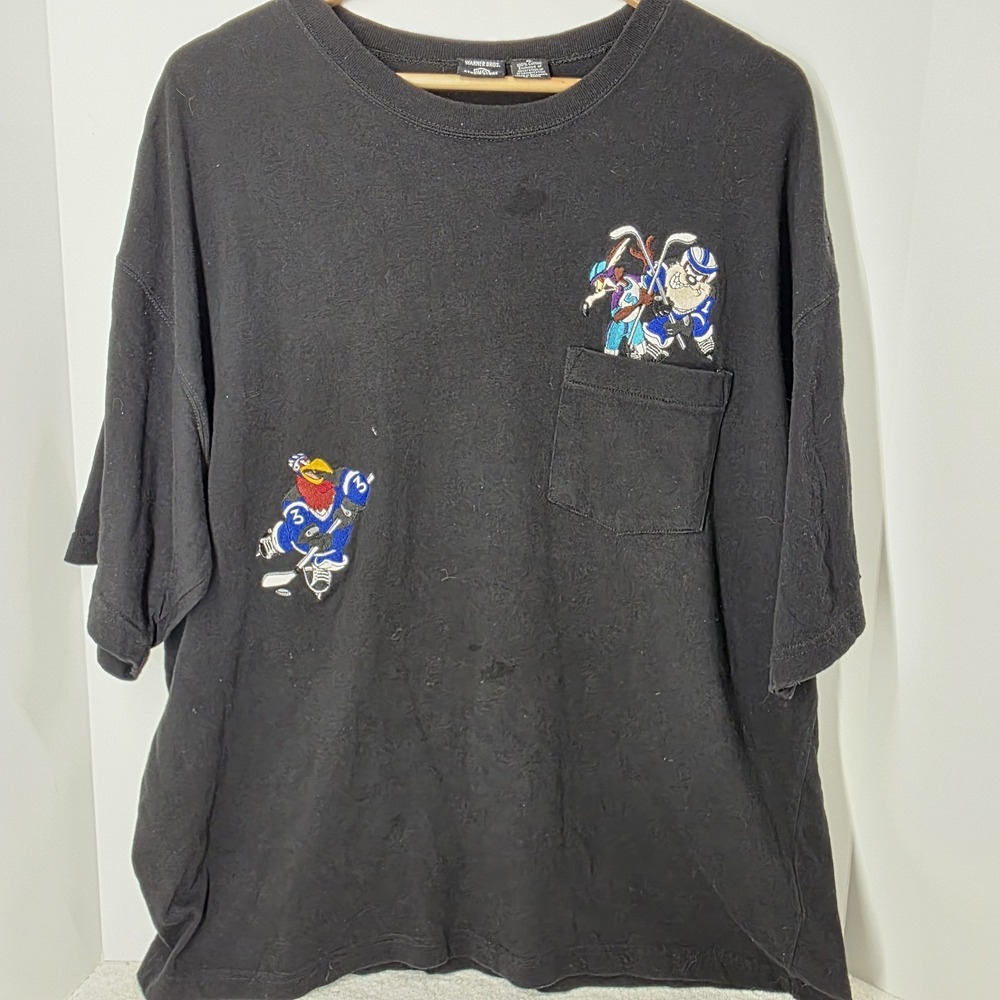 VTG 90s Looney Tunes Sports Hockey Embroidered Black Pocket Shirt Warner Bros XL